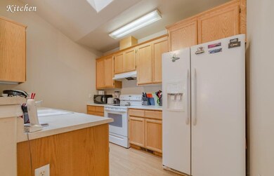 563 Mountain View Dr, Central Point, OR 97502 - photo 5