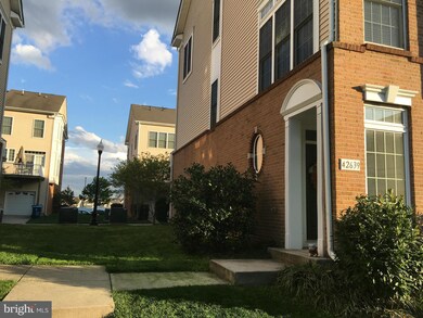 42639 Homefront Terrace, Chantilly, VA 20152 - photo 2