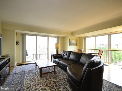 Harbour Square unit N815, Washington, DC 20024 - photo 3