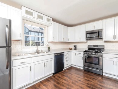 842 N Columbia St, Naperville, IL 60563 - photo 3