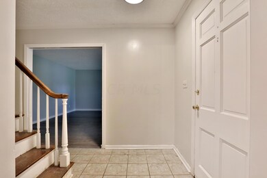 5951 Effingham Rd, Columbus, OH 43213 - photo 4