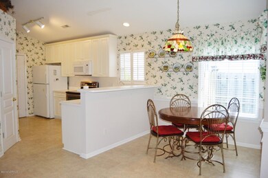 18 - 4907 Grape Arbor - Breakfast Area