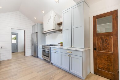 4044 E Lewis-12