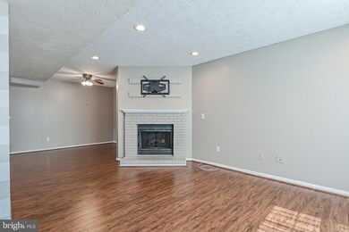 14022A Grumble Jones Ct, Centreville, VA 20121 - photo 7