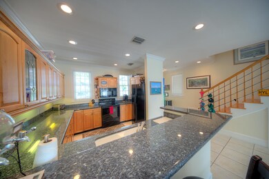 (4) 617 Simonton St-4