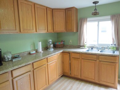 831 Hazel St, Auburn, IN 46706 - photo 4