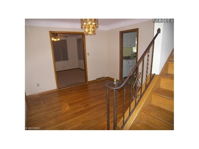 1852 Braeburn Park Dr, Euclid, OH 44117 - photo 4