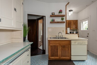 129 S Summit St, Wheaton, IL 60187 - photo 3