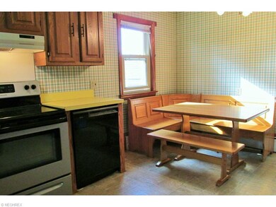 12 x 15 eat-in kitchen - corner table unit include