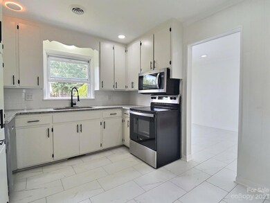 179 Oak Forest Dr, Statesville, NC 28625 - photo 6