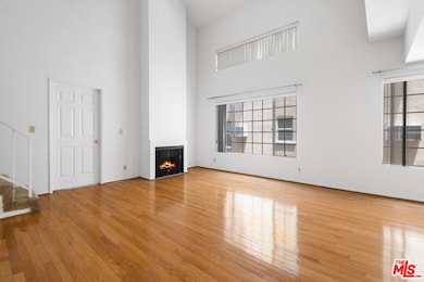 607 N Rossmore Ave, Los Angeles, CA 90004 - photo 2