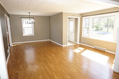 137 N Martin Ave, Waukegan, IL 60085 - photo 5