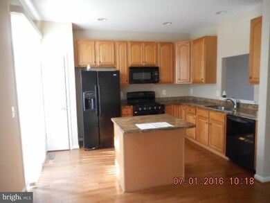 15383 Elizabeth Burbage Loop, Woodbridge, VA 22191 - photo 4