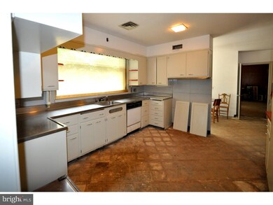 1801 Alsace Rd, Reading, PA 19604 - photo 4