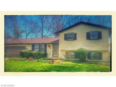 2730 Lyndale closer view of front vinyal siding at