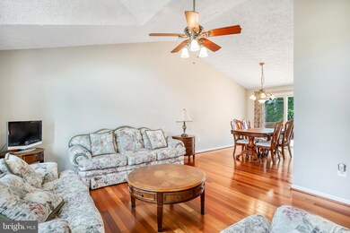 22212 Stablehouse Dr, Sterling, VA 20164 - photo 5