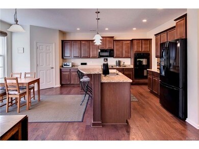 Large Chef's Kitchen, Bar Seating