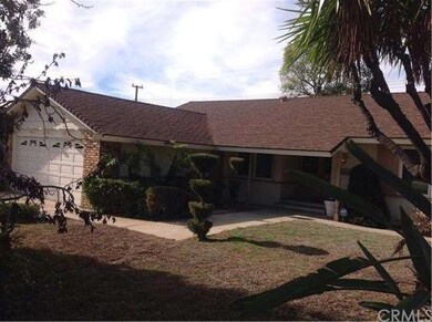 View of the front yard.