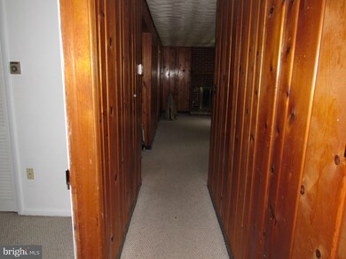 563 Shenandoah River Dr, Harpers Ferry, WV 25425 - photo 4