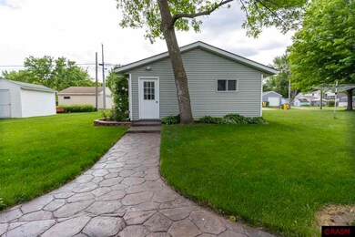 1120 S Franklin St, New Ulm, MN 56073 - photo 3