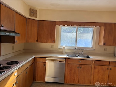 824 Lovetta Dr, Dayton, OH 45429 - photo 6