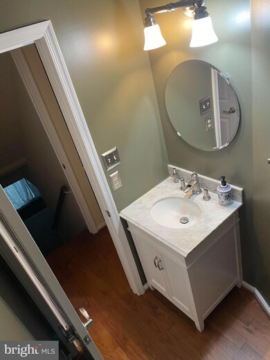 7708 Jewelweed Ct, Springfield, VA 22152 - photo 4