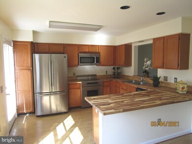 7085 Gresham Ct W, Frederick, MD 21703 - photo 2