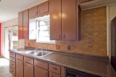 8306 Cambridge Rd, Tyler, TX 75703 - photo 5