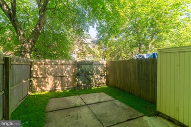 8429 Penshurst Dr unit 597, Springfield, VA 22152 - photo 7