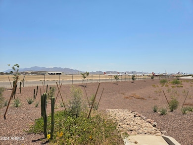 phoenix goodyear airport runway nearby