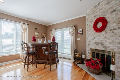 43 Spruce Ln, Colts Neck, NJ 07722 - photo 4