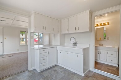 711 SW Laurel St, Grants Pass, OR 97526 - photo 6