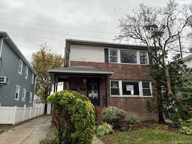 343 Cochran Place, Valley Stream, NY 11581 - photo 2