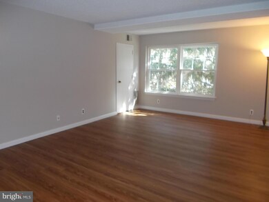 7661 Provincial Dr unit 314, West McLean, VA 22102 - photo 2