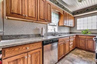 1410 Regent St, Niles, MI 49120 - photo 5