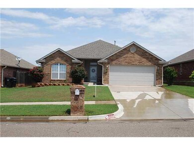 2109 NE 7th St, Moore, OK 73160 - photo 2