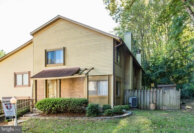 5672 Oak Tanager Ct, Burke, VA 22015 - photo 2