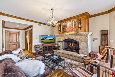 50 Peak View-large-012-005-Living Room-1