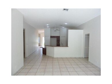 1414 E Harmony Lake Cir, Davie, FL 33324 - photo 5