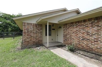 811 Clyde St, Fort Worth, TX 76108 - photo 3