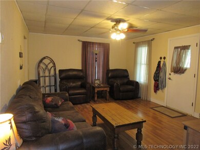115 N Locust St, Locust Grove, OK 74352 - photo 3