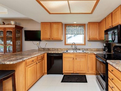 718 E Terrace Dr, Center Point, IA 52213 - photo 6