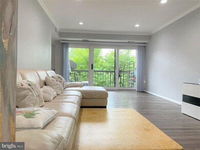 9715 Kings Crown Ct unit 201, Fairfax, VA 22031 - photo 2