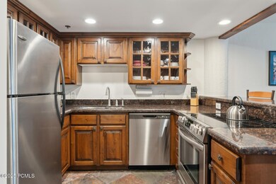 5_Kitchen_1800x1200_4228260