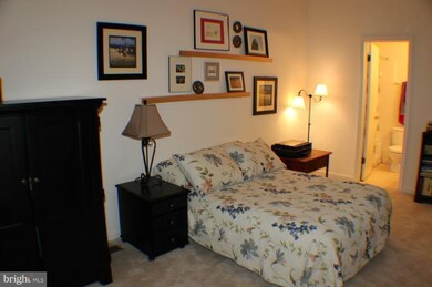 10092 Oakton Terrace Rd, Oakton, VA 22124 - photo 5