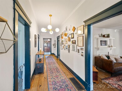 Easy acces with all main level living.