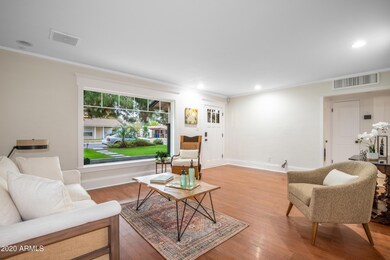 2022 N 38th living rm 2
