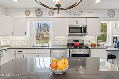 735 Downing St, Schenectady, NY 12309 - photo 6