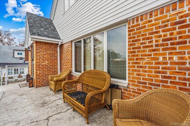 15411 Willets Point Blvd, Whitestone, NY 11357 - photo 3