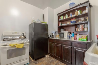 5 Delar Pkwy, Franklin Park, NJ 08823 - photo 3